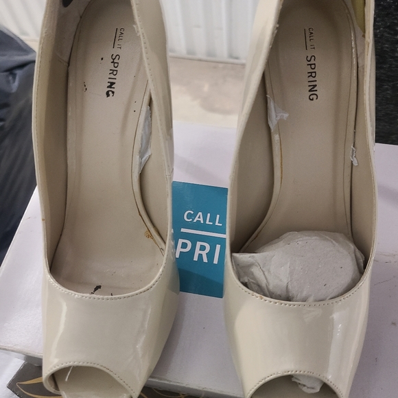 Gently worn peep toes hidden platform pumps - Picture 3 of 8